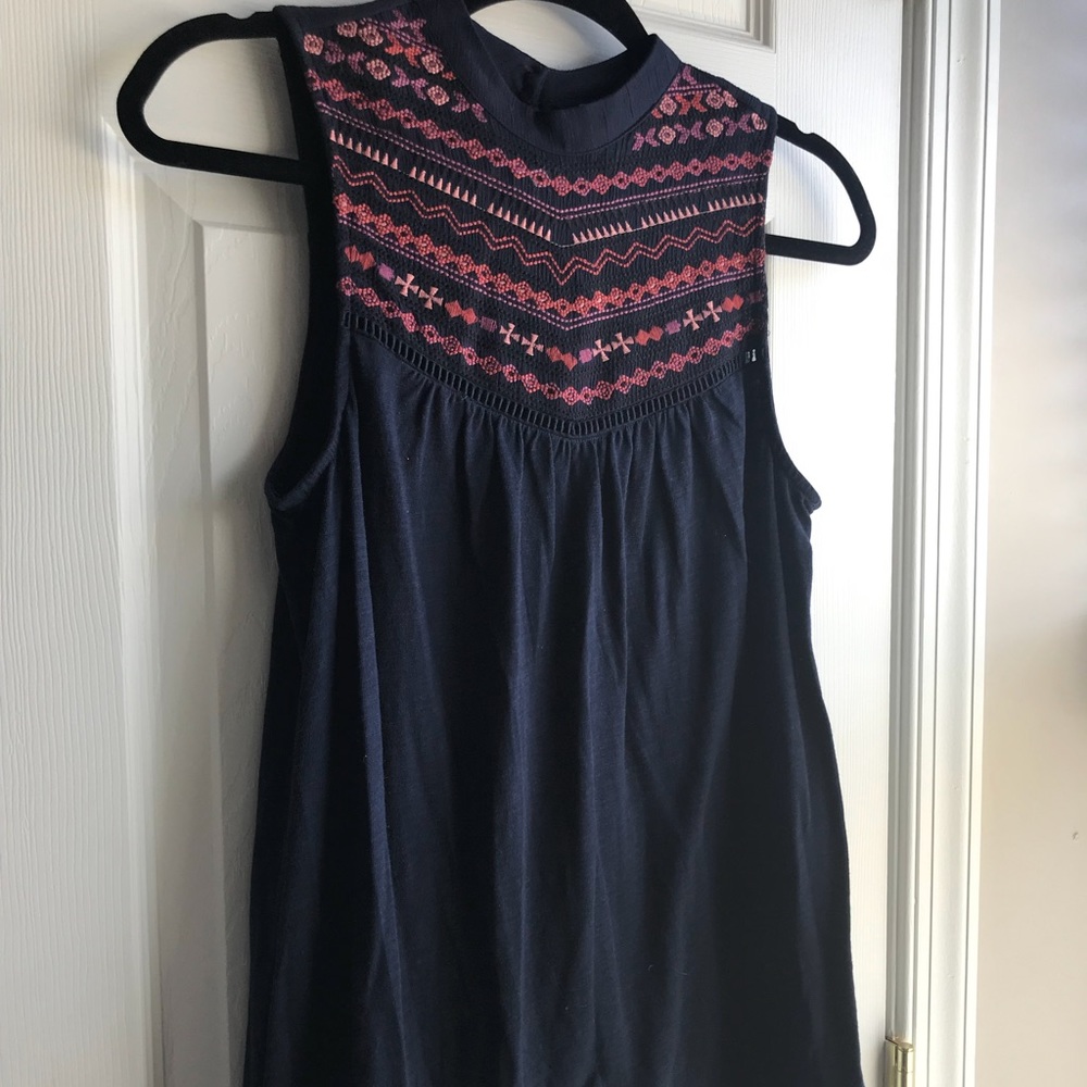 EMBROIDERED long navy sleeveless shirt